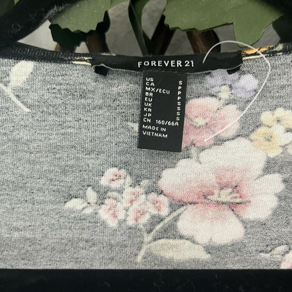 Romper forever 21 worn once - Picture 2 of 3